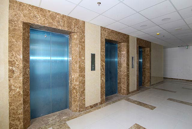 Hình ảnh khu vực thang máy và hành lang căn hộ