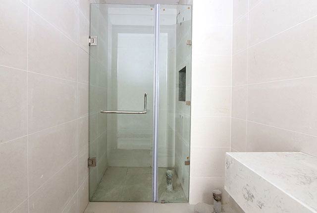 Lắp đặt cửa kính phòng tắm căn hộ tầng 7 - 18 block Northern